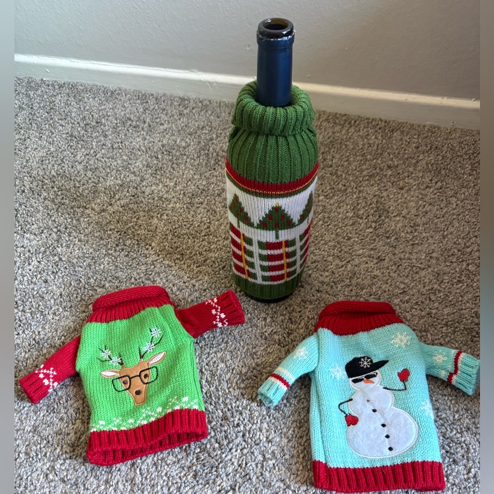 Festive Christmas Sweater Set for Wine Bottles